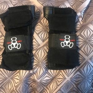 Tony Hawk Triple8 wristsaver wrist guards. Size small